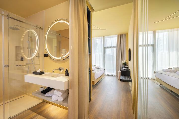 Room 15 of 44
