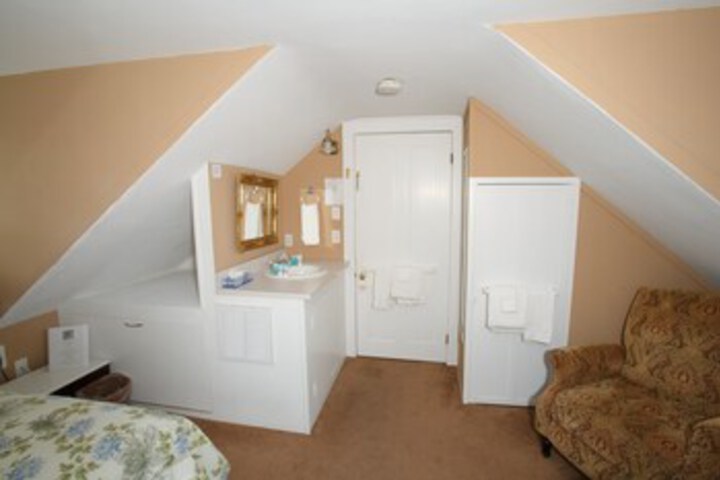 Room 160 of 253