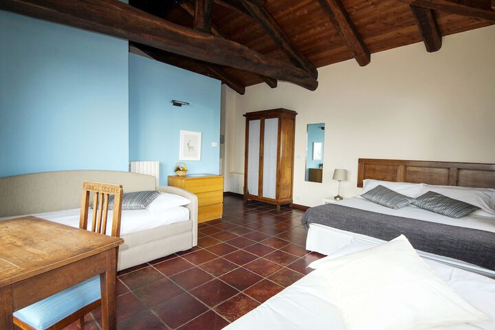 Room 9 of 29