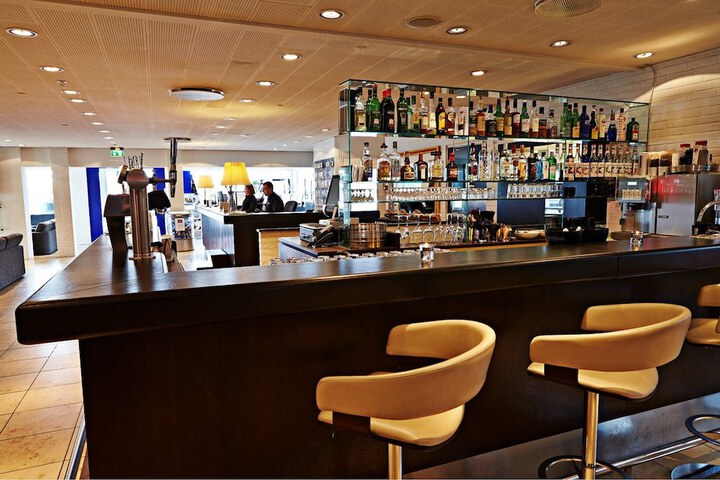 Lounge 95 of 111