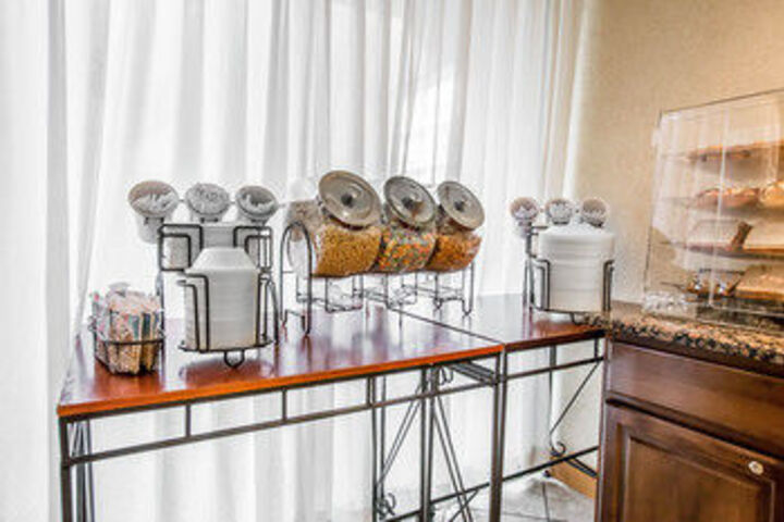Breakfast/Coffee Service 5 of 38