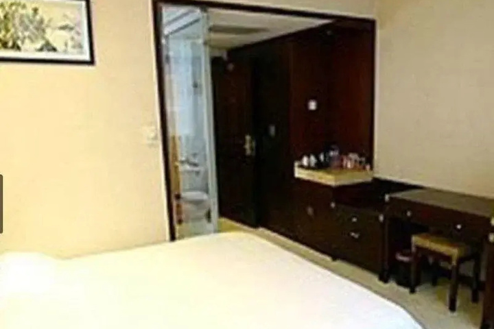 Room 2 of 5