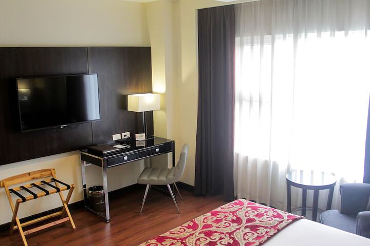 Room 12 of 32