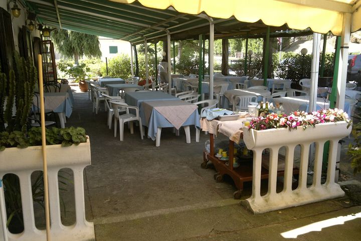Dining 45 of 47