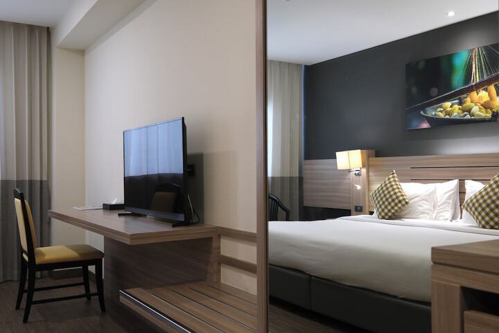 Room 6 of 44