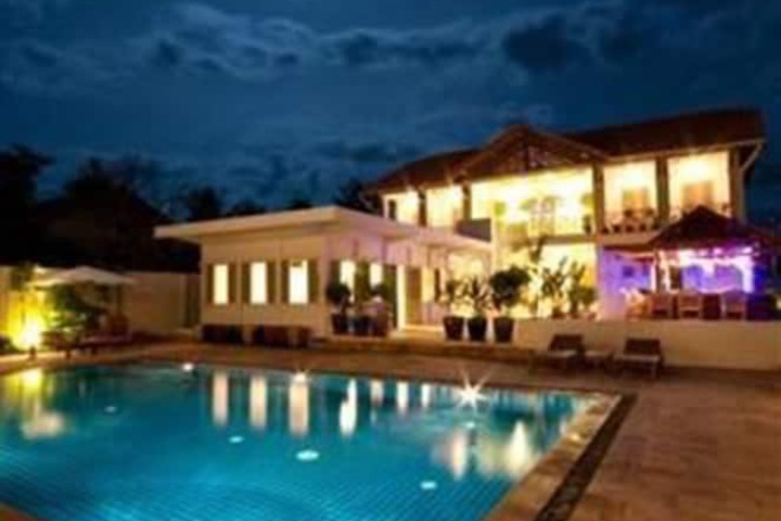 Hotel Pool