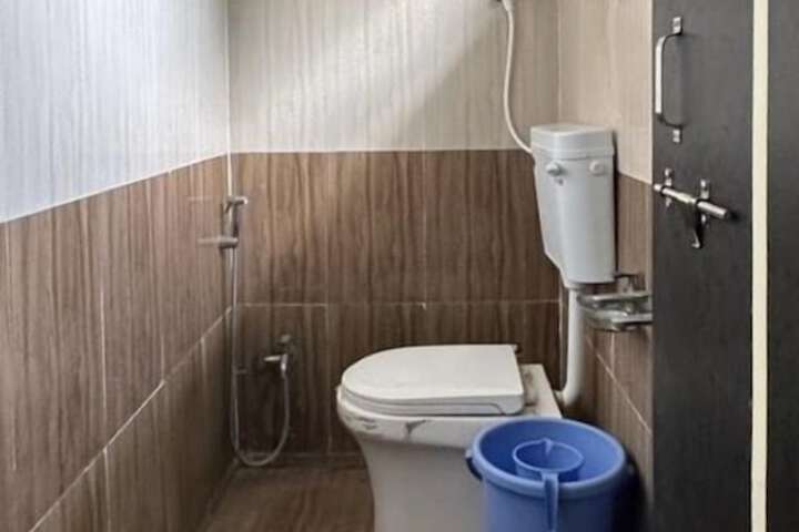 Room 8 of 19