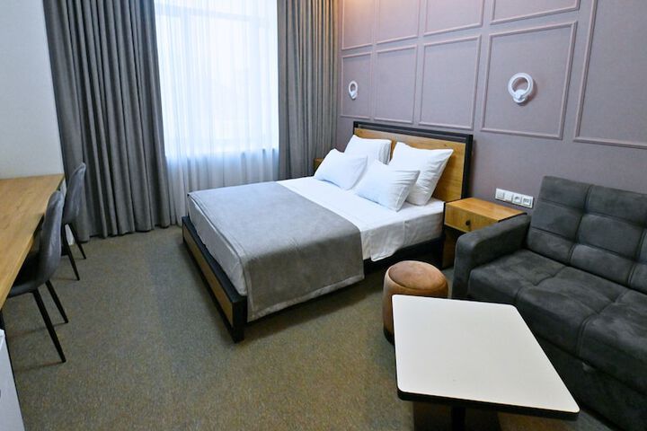 Room 11 of 38