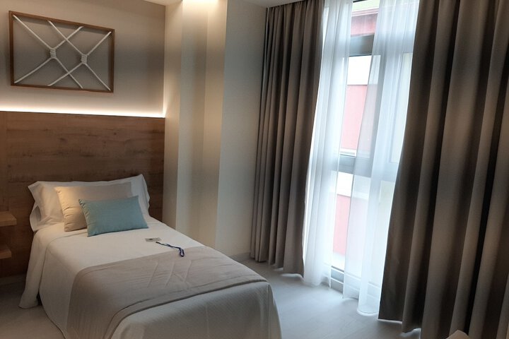 Room 13 of 30