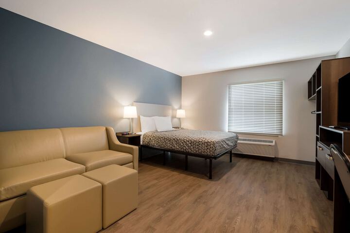 1 Queen Bed (17 of 18)