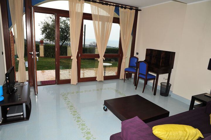 Room 4 of 94