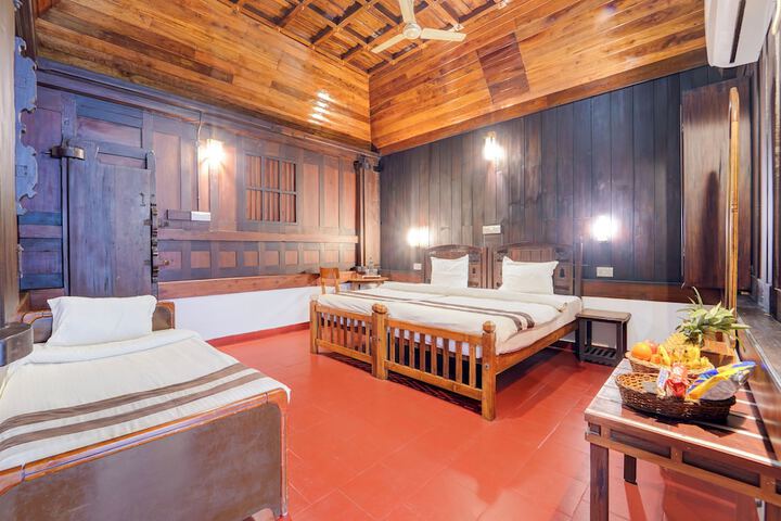 Room 9 of 25