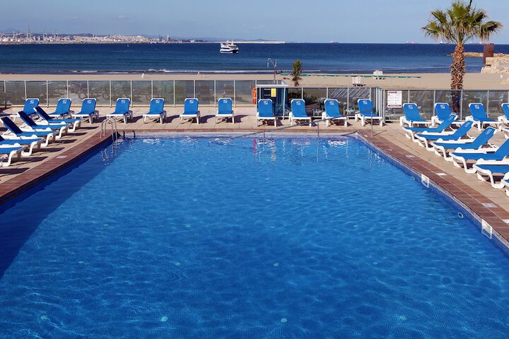 Hotel Pool