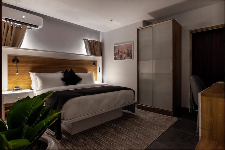 Room 9 of 25