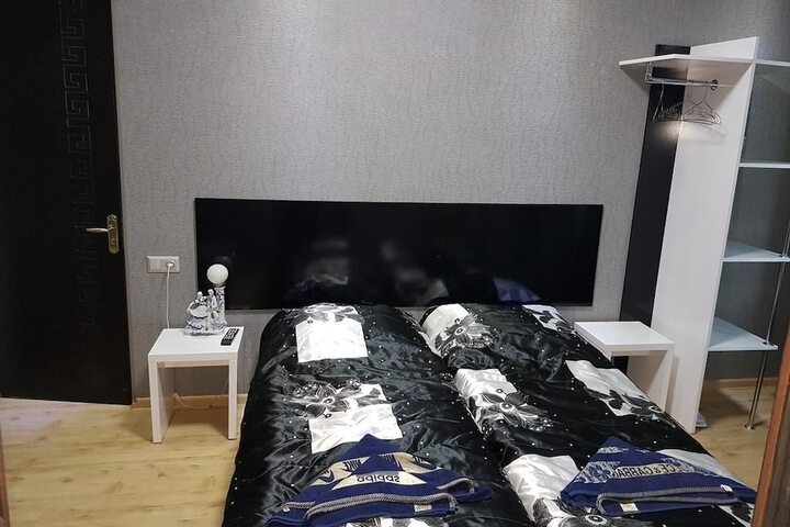 Room 13 of 33