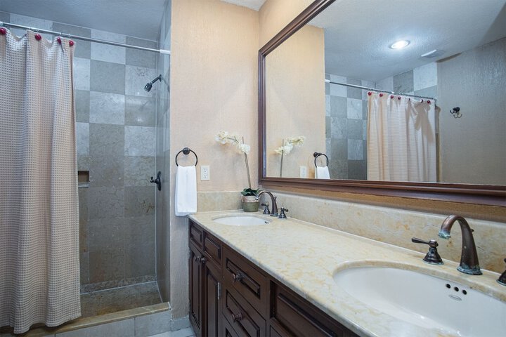 Room 518 of 599