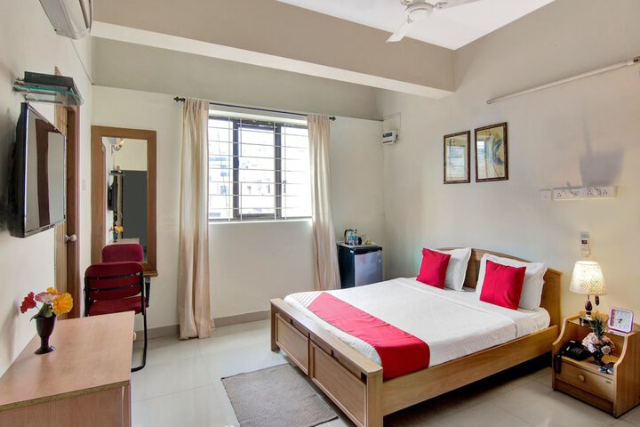 OYO 20008 SilverKey Madhapur