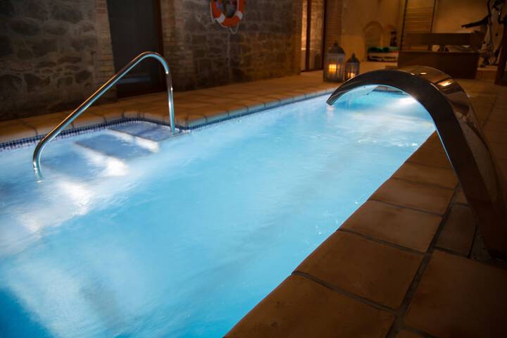 Pool 24 of 42