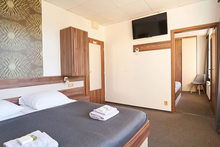 Room 49 of 77