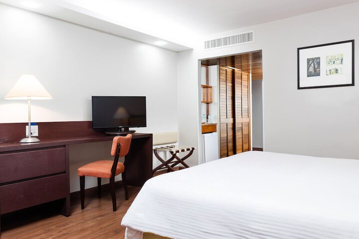 Room 44 of 120