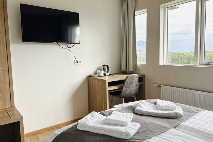 Room 4 of 77
