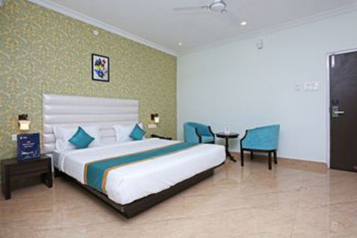 OYO 9856 Hotel MP Inn
