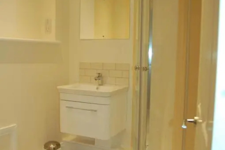 Room 6 of 11