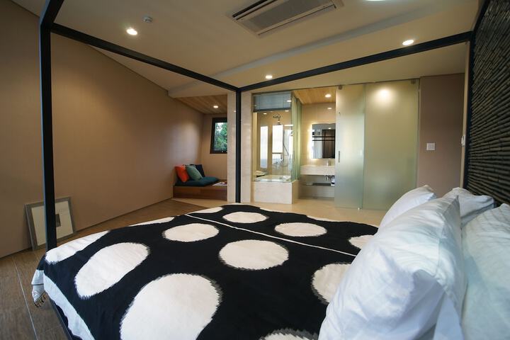 Room 14 of 253