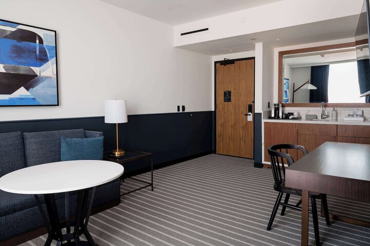 Room 34 of 90