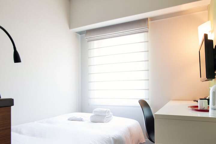 Room 7 of 28