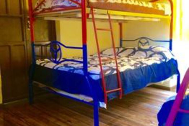 Room 6 of 12