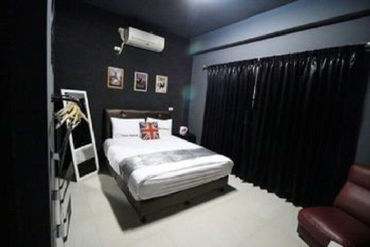 Room 3 of 44