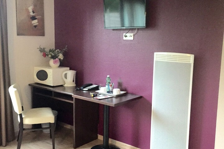 Room 9 of 32