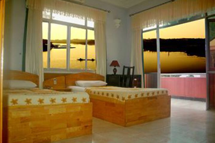 Room 5 of 10