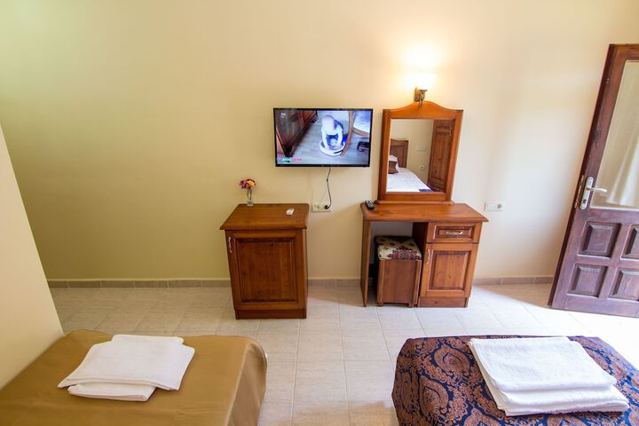 Room 4 of 60