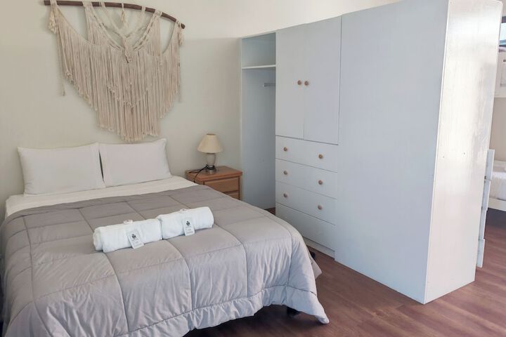Room 25 of 214