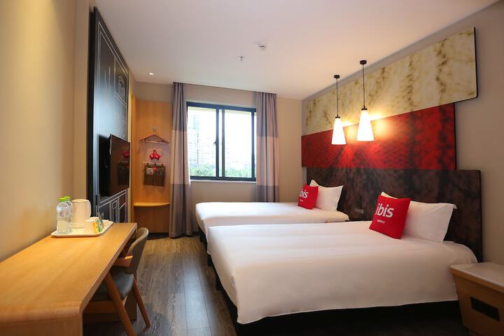 Room 11 of 23