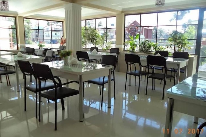 Dining 8 of 11