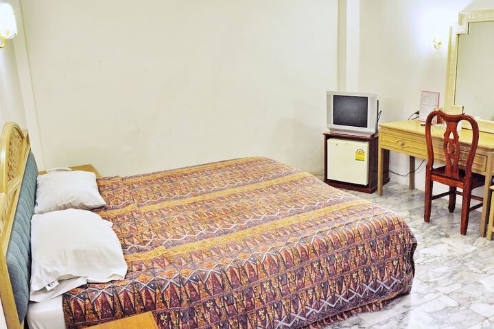 Room 5 of 15