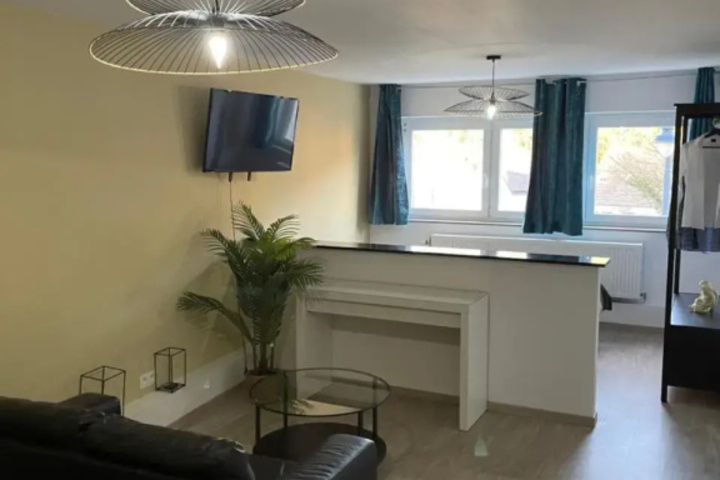Room 4 of 12