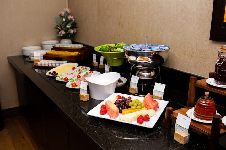 Dining 74 of 128