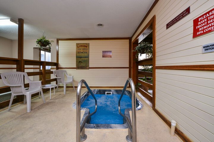 Indoor spa tub