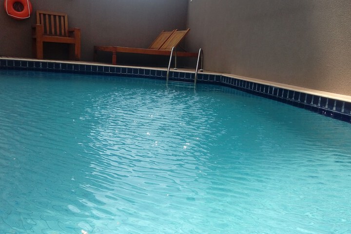 Hotel Pool