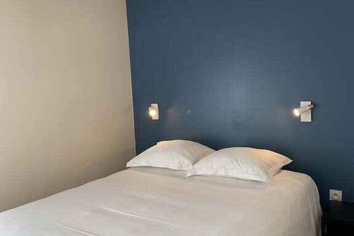 Room 3 of 33