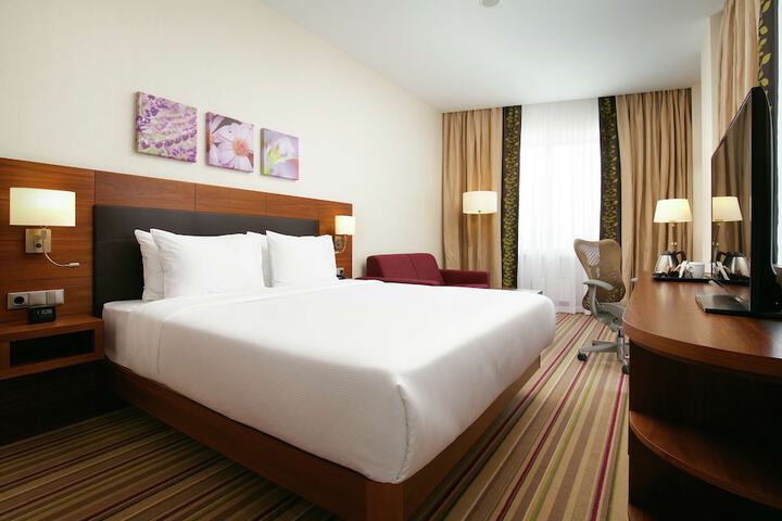 Room 28 of 92