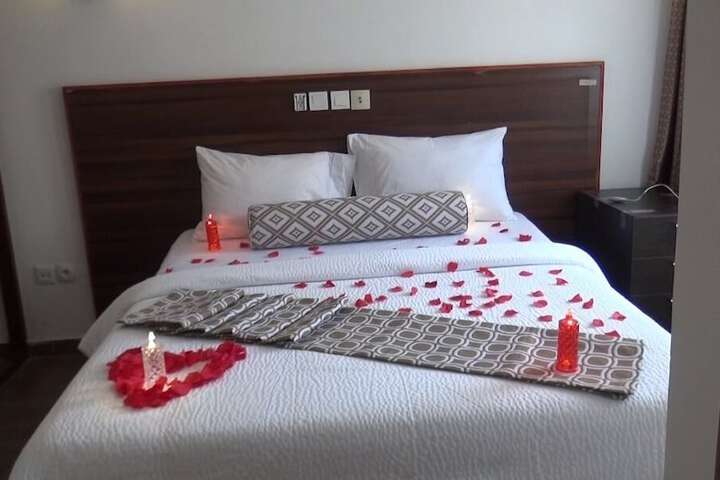 Room 4 of 16