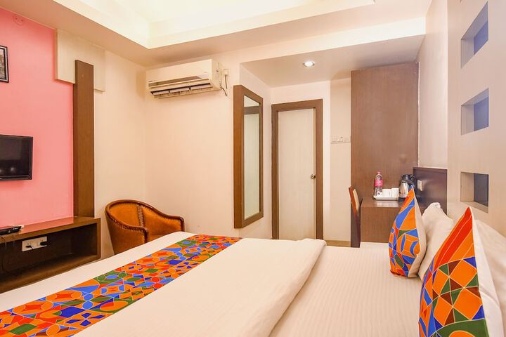 Room 12 of 32