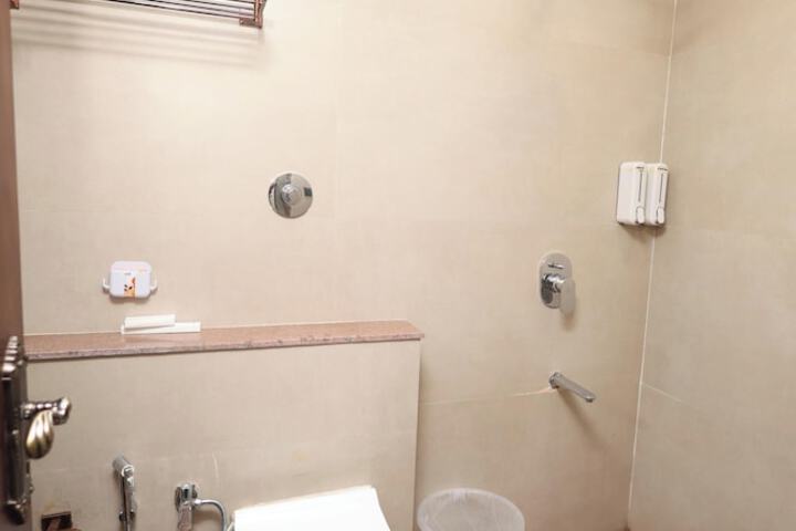 Room 106 of 136