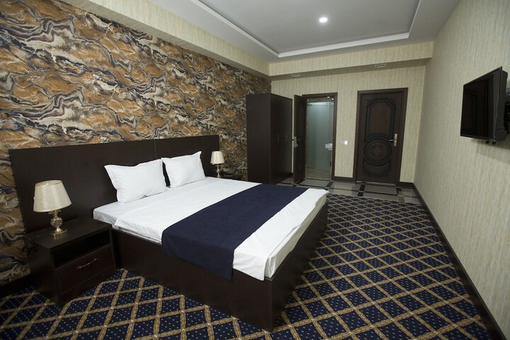 Room 7 of 38