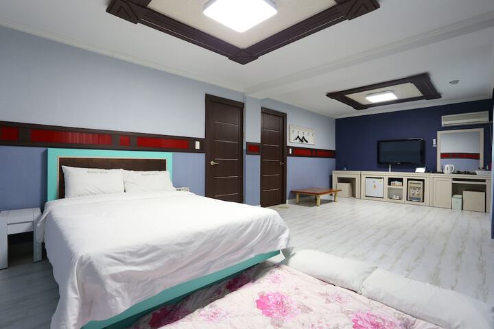 Room 17 of 32